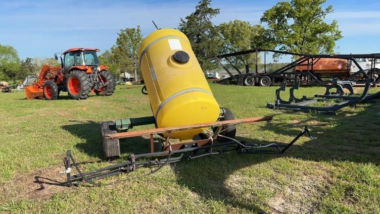 Deutz Allis 300 Gal Spray Rig