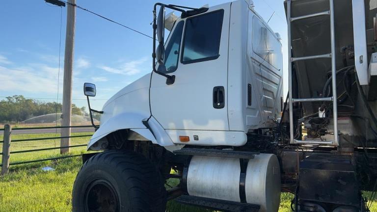 Freightliner 8600 Fertilizer Truck 2006