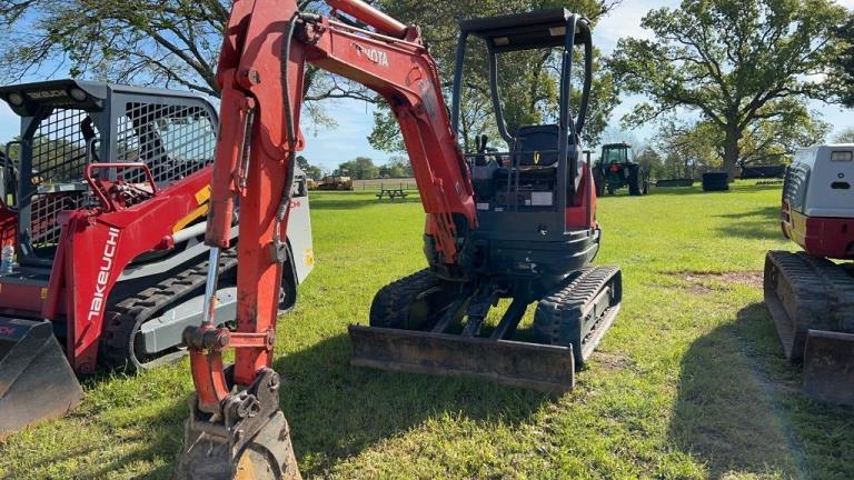 Kubota U25