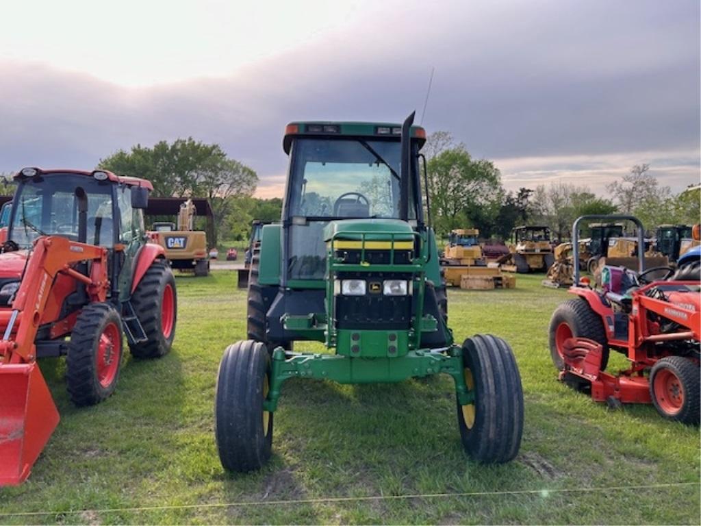 John Deere 7210 cab