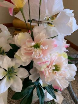 Floral Filled Vases Home Décor
