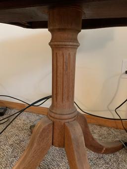 1930s Pedestal 4 Legged Parlor Table With 1 Drawer