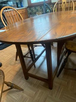 Primitive Oak Cushman Colonial Drop Leaf Table With 4 Chairs