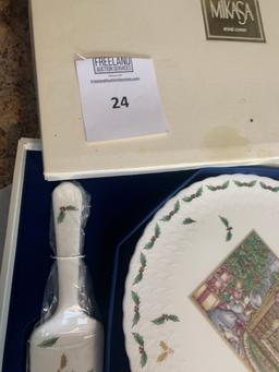 Mikasa Porcelin Cake Plate And Cutter New In Box