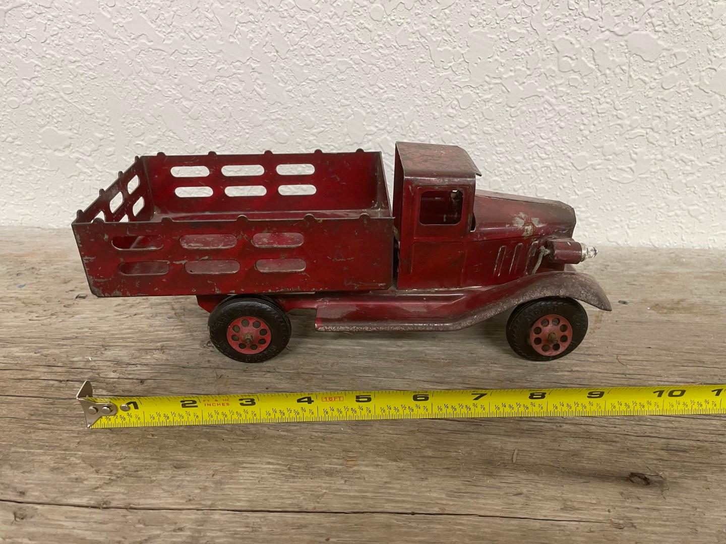 Girard Red Gate Pressed Steel Truck with battery