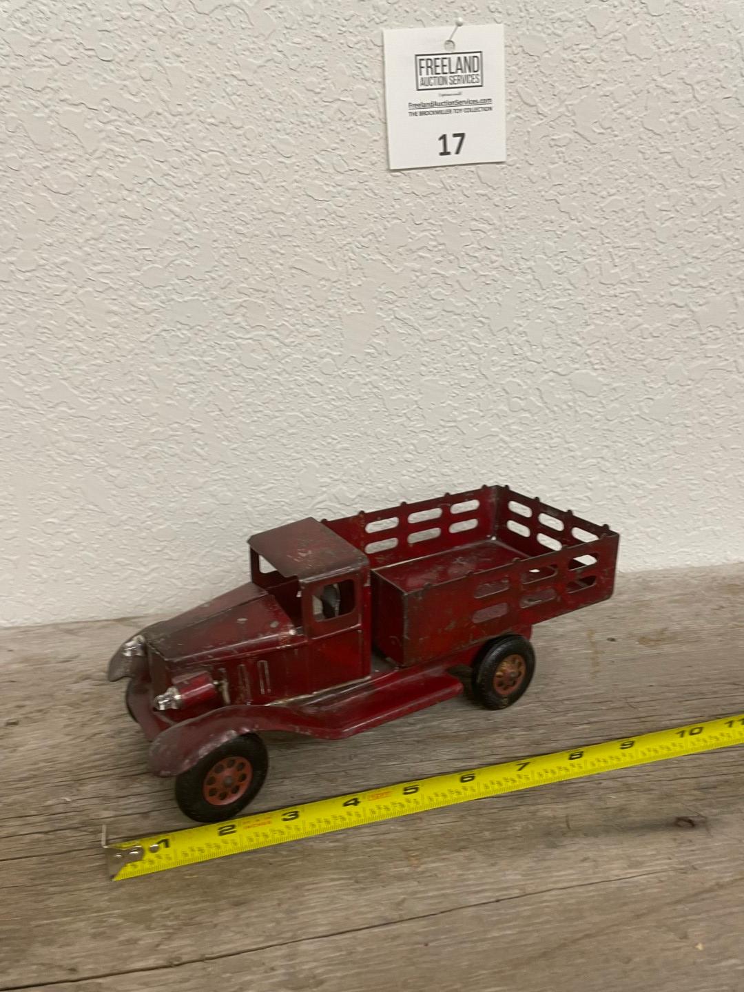 Girard Red Gate Pressed Steel Truck with battery