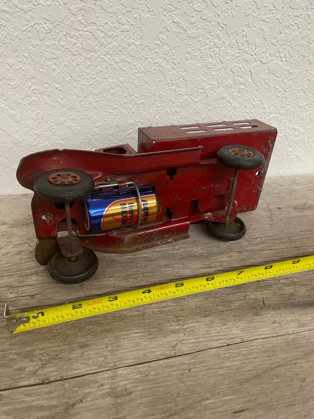 Girard Red Gate Pressed Steel Truck with battery