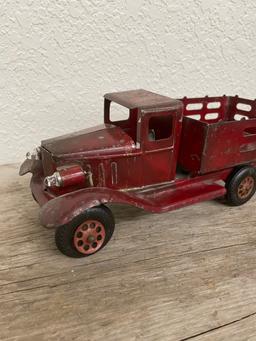 Girard Red Gate Pressed Steel Truck with battery