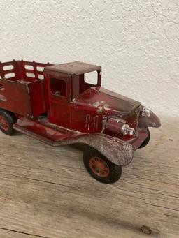 Girard Red Gate Pressed Steel Truck with battery