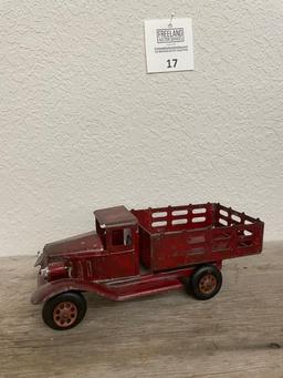 Girard Red Gate Pressed Steel Truck with battery