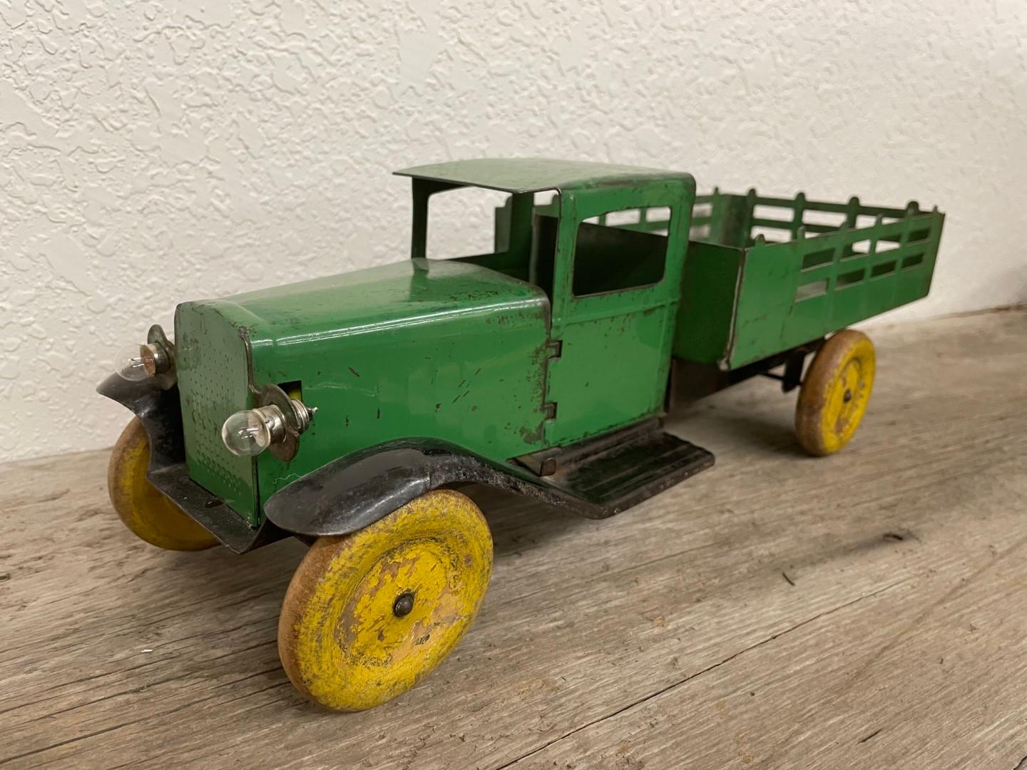 1920s Steelcraft GREEN Gate Truck pressed steel with lights
