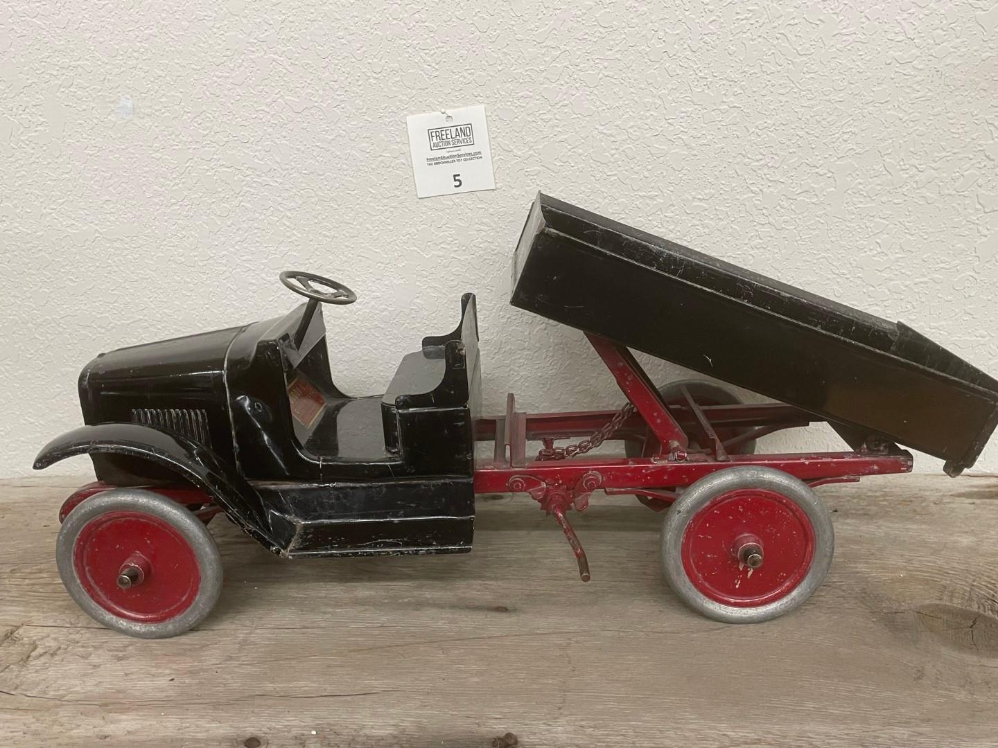 1920s Buddy L pressed steel dump truck with Chain drive