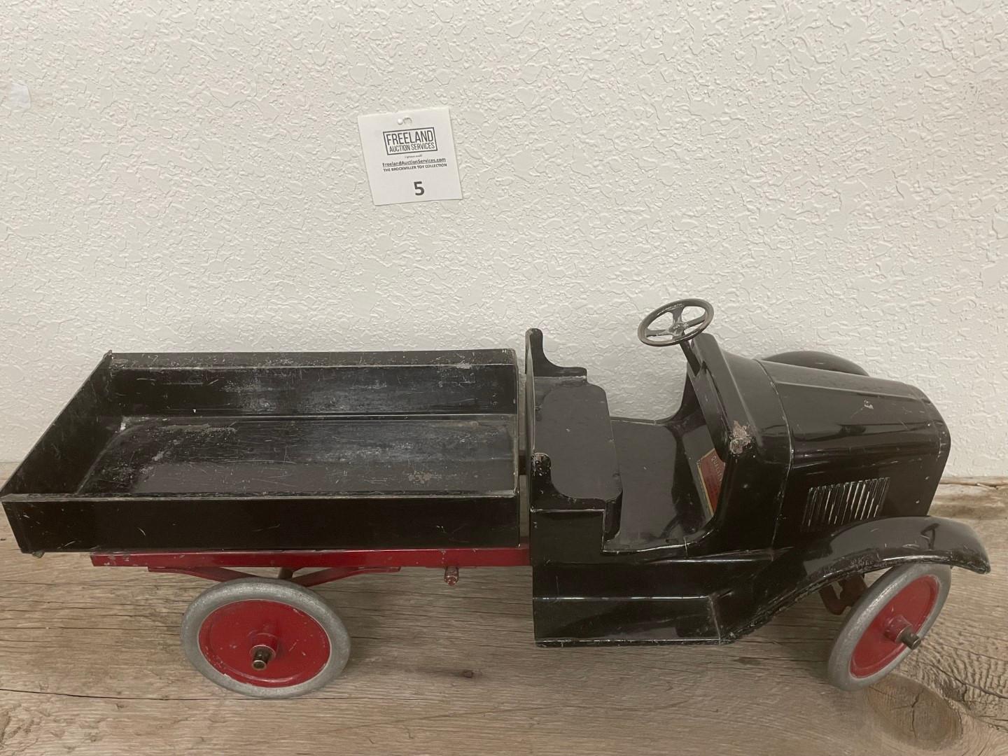 1920s Buddy L pressed steel dump truck with Chain drive