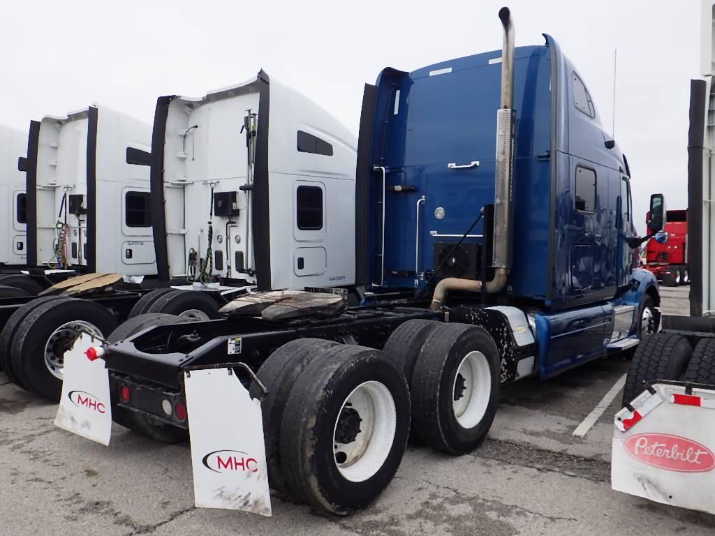 2016 PETERBILT 587