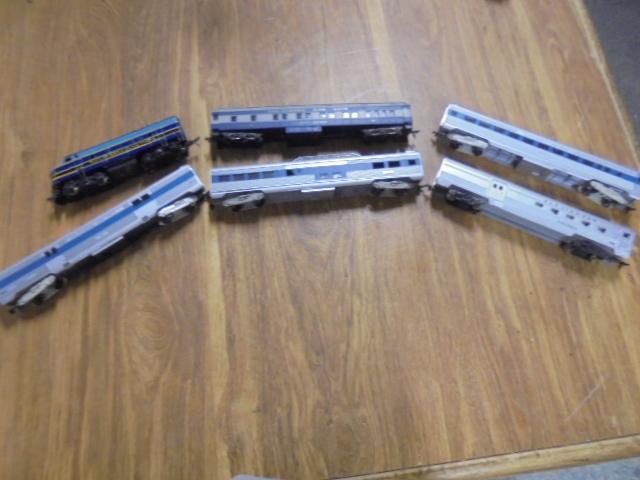 HO Passenger Train Car Set