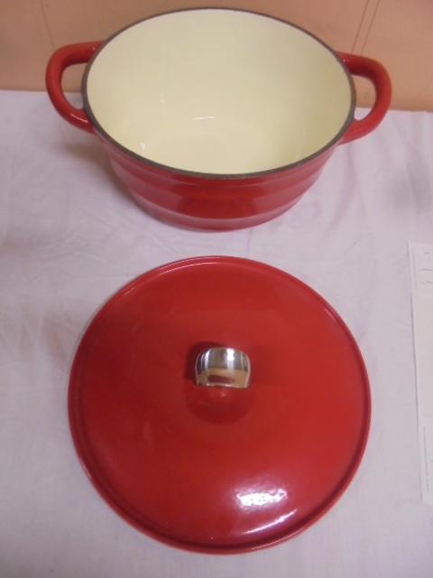 Dash of That Porcelain Over Cast Iron Dutch Oven w/Lid