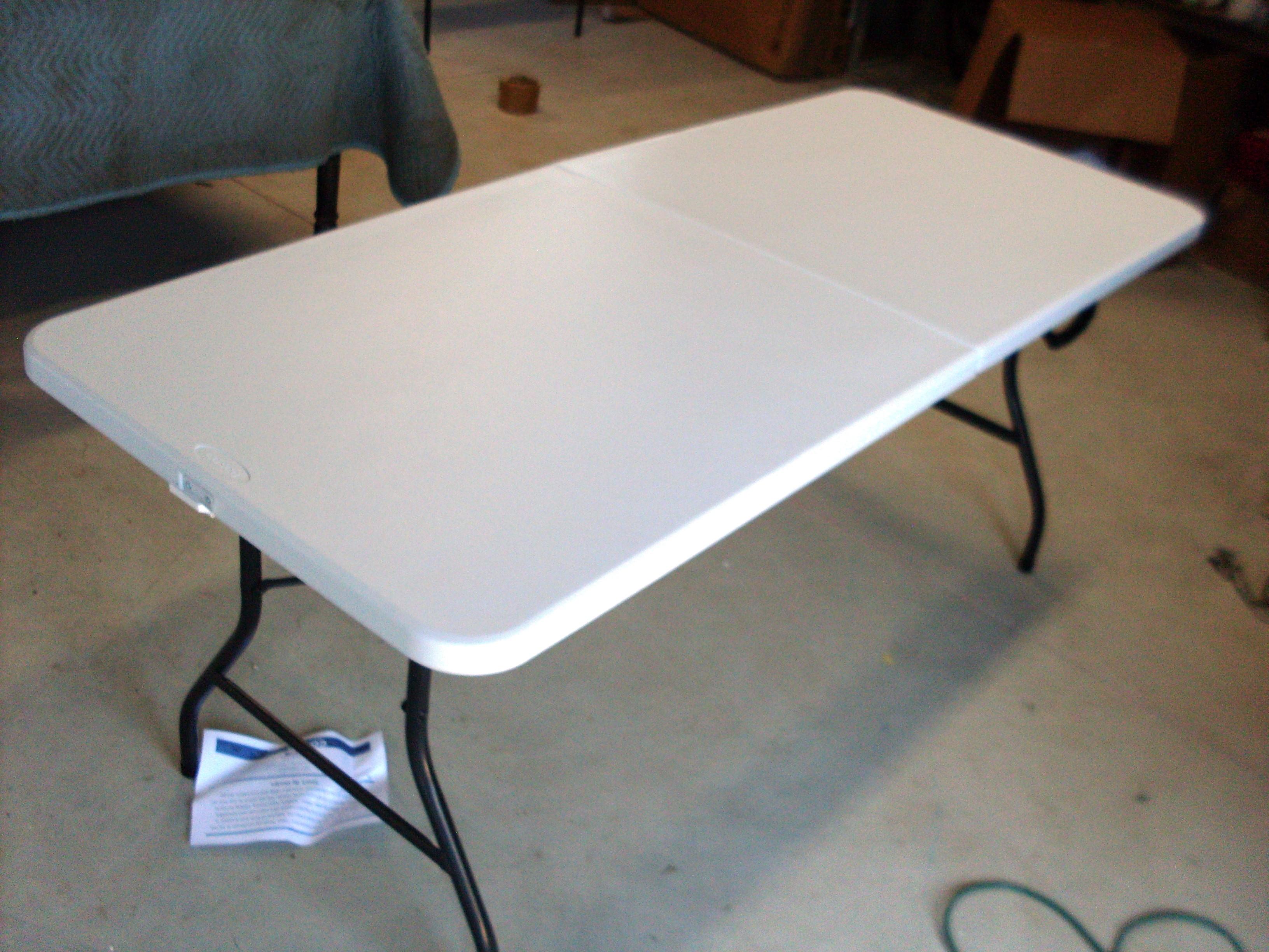 Cosco 6' folding Resin Table