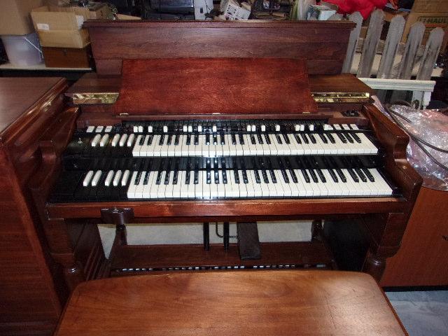 Hammond B3 Organ and Leslie Studio Speaker w/ Bench