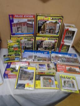 Large Group of HO Scale Model Train Village Pieces and Accesories