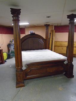 Beautiful Ornate Like New Solid Wood King Size 4 Poster Bed w/Leather Insert in Headboard