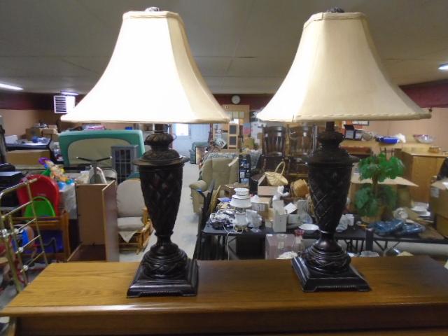 Beautiful Like New Matching Pair of Table Lamps