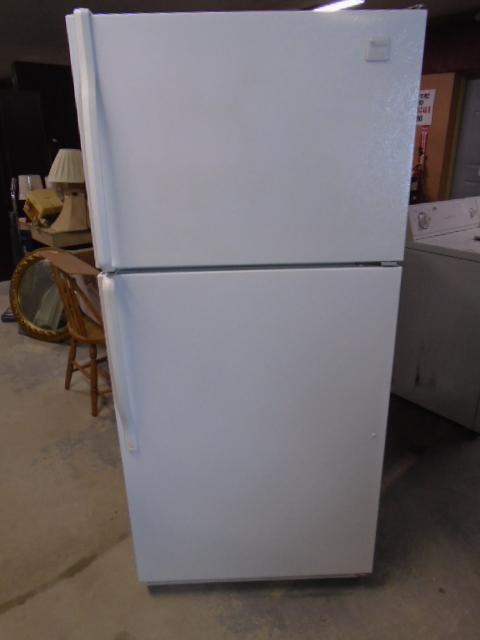 Whirpool Top Mount Refrigerator w/Ice Maker and Manuals