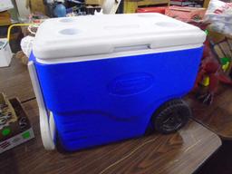 Coleman Rolling Cooler w/ 4 Drink Holders in Top