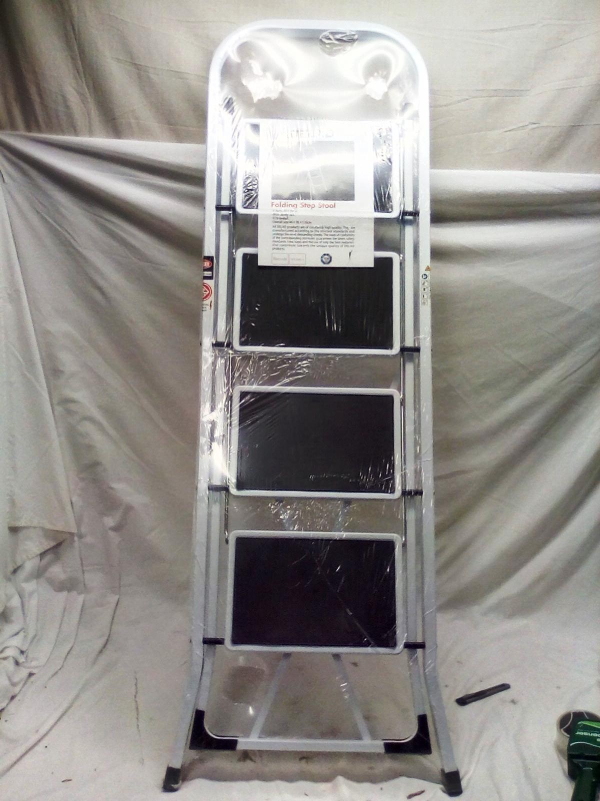 Four High Folding Step Ladder with plastic cushion