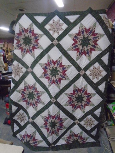 Beautiful Full Size Star Pattern Quilt