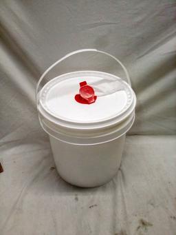 Murfin Grab and Go Dry Wipe Bucket comes with qty. 350---7"x8" towels