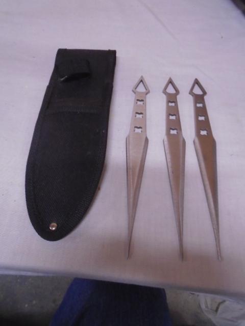 3pc Set of Tiger Throwing Knives w/ Sheave