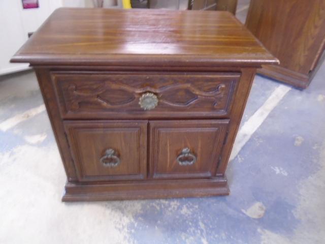 Oak Night Stand w/ Drawer & Double Doors