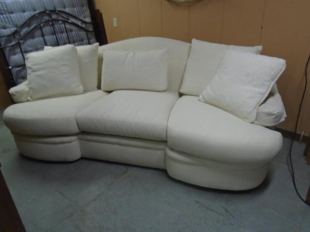 Beautiful Drexel Heritage Sofa w/ Accent Pillows