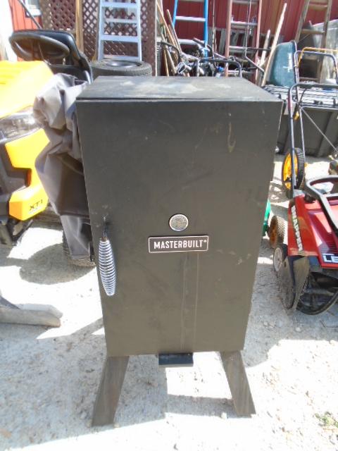 Masterbuilt Smoker w/ Cover