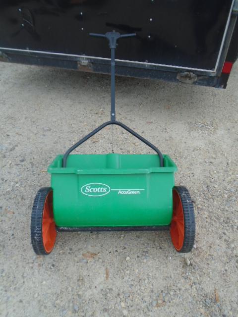 Scott's Push Type Drop Fertilizer/ Spreader