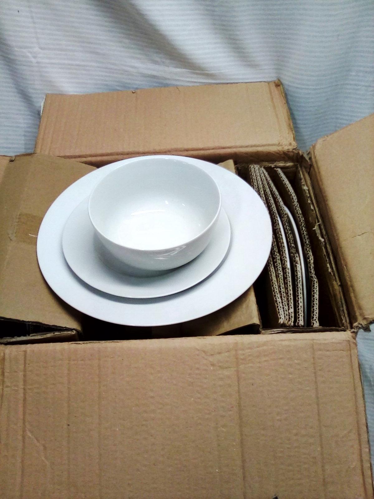 Amazon Basics 18 Piece Dinnerware Set