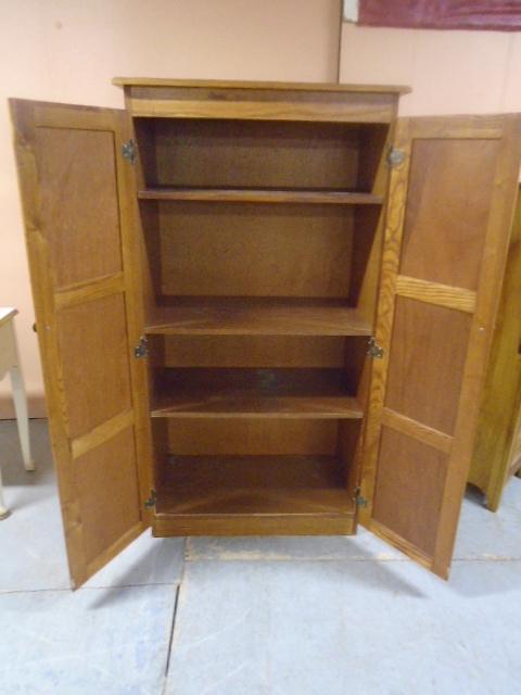 Oak Double Door Cabinet W/Shelves Inside