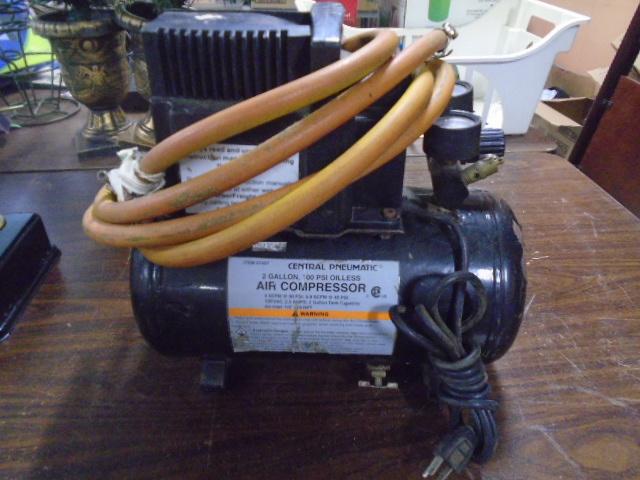 Central Pnuematic 2gal/100 PSI Air Compressor