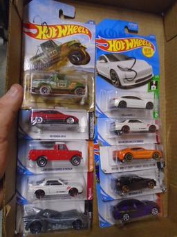 10pc Group of Hotwheels Cars & Trucks