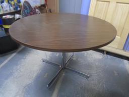 48in Round Pedistal Dining Table