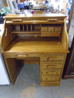 Beautiful Solid Oak Roll Top Desk w/ Drawers & Cubbies in Top