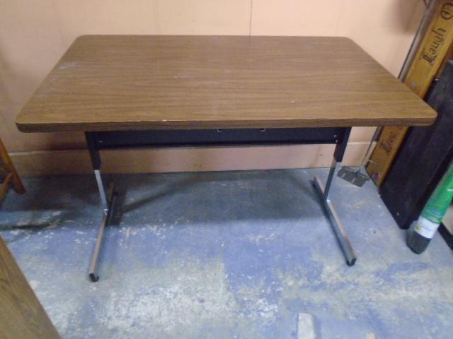 Metal Leg Table/Desk