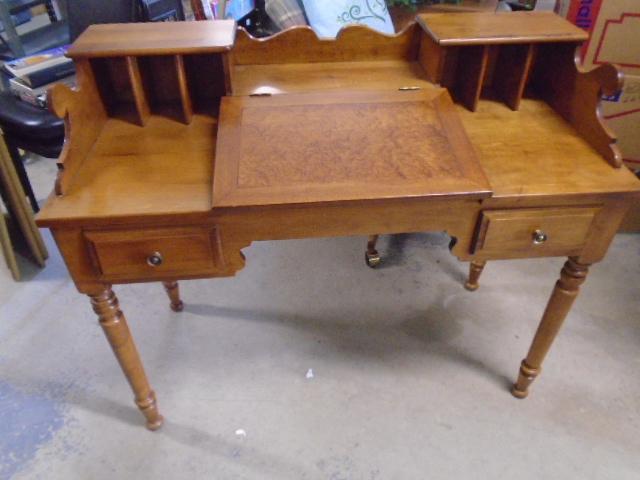 Beautiful Young Republic Solid Wood  Writing Desk