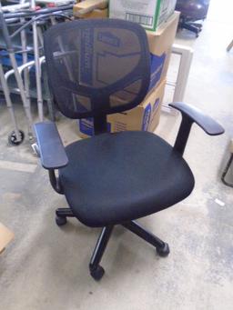 Like New Rolling Office/ Desk Chair