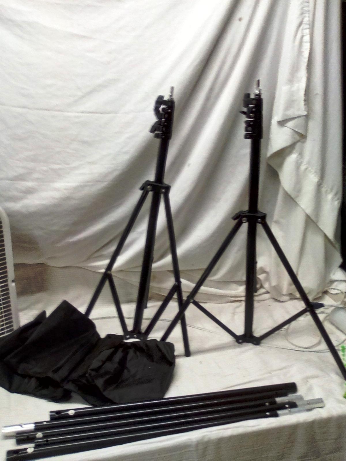 2 Backdrop Tripods 6X3M