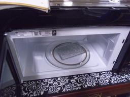 GE Under Cabinet Mount Microwave