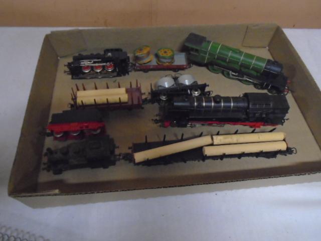 4 Ho Gauge Locomotives & 5 Cars