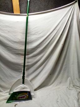 Libman 14" Angle Broom with Dustpan