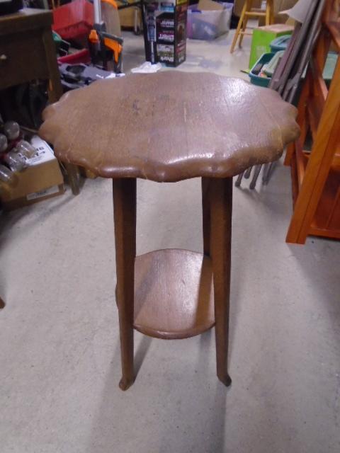 Round Scalloped Edge Oak Side Table