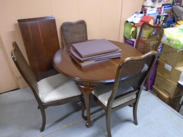 Round Cheery Dining Table w/ 4 Chairs-2 Leaves-Table Pads